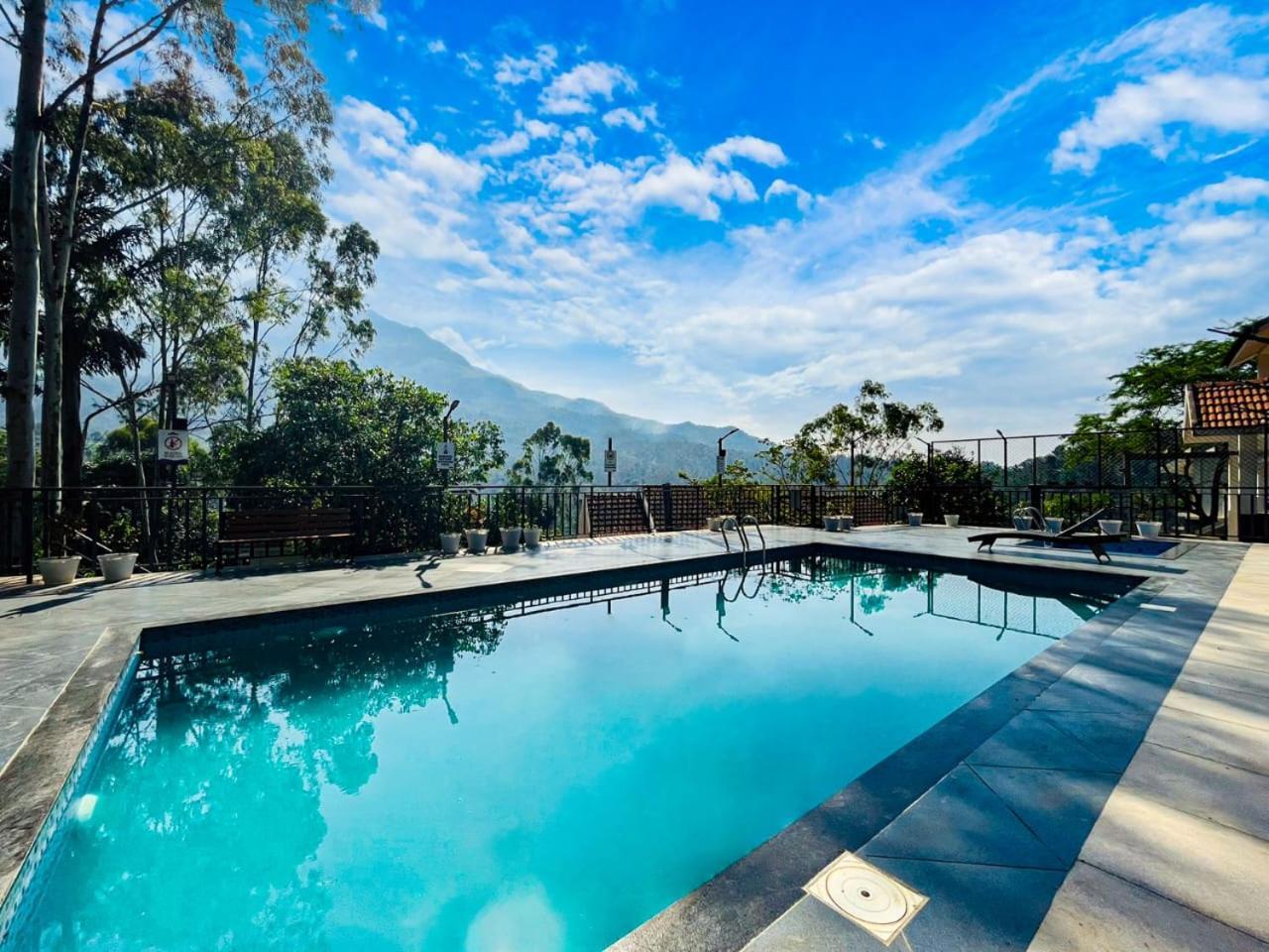 Dazzle Villa Resort Kalpetta Bagian luar foto