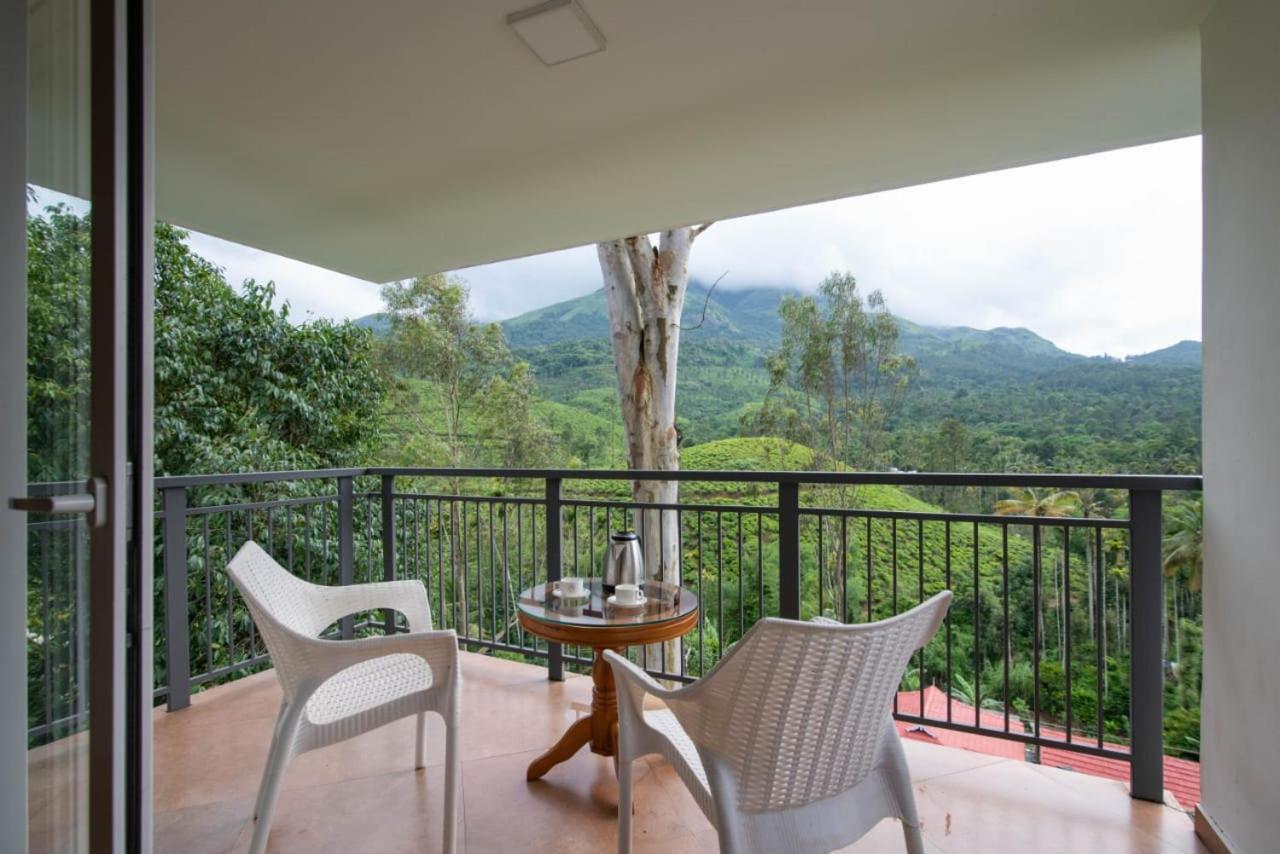 Dazzle Villa Resort Kalpetta Bagian luar foto