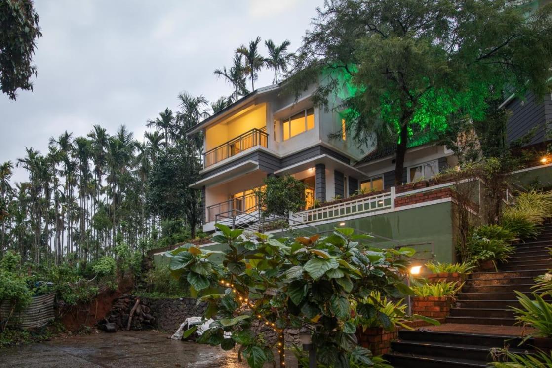 Dazzle Villa Resort Kalpetta Bagian luar foto